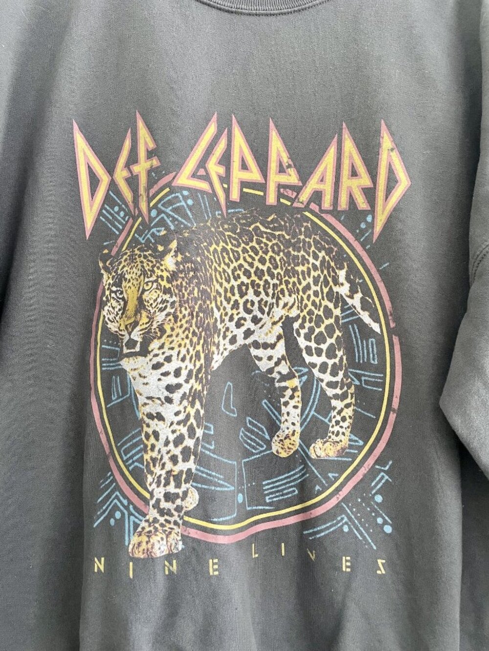 Def Leppard “Nine Lives” Graphic Sweatshirt – Abercrombie Soft A&F Collection L - Picture 2 of 6